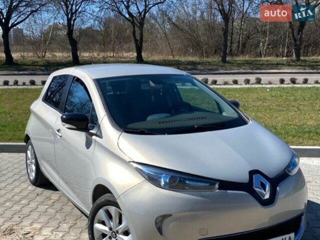 Серый Рено Зое, объемом двигателя 0 л и пробегом 197 тыс. км за 6300 $, фото 1 на Automoto.ua