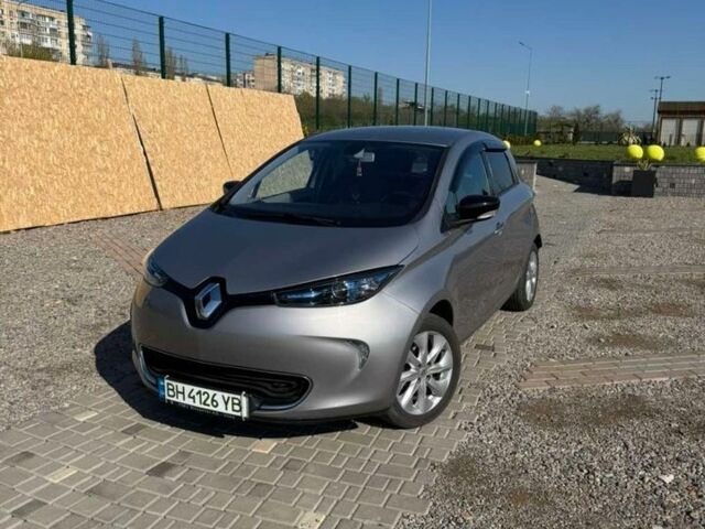 Серый Рено Зое, объемом двигателя 0 л и пробегом 150 тыс. км за 6999 $, фото 1 на Automoto.ua