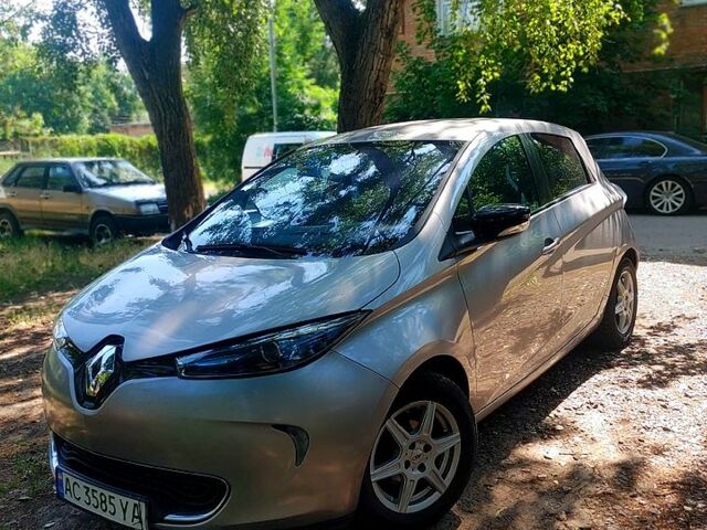 Серый Рено Зое, объемом двигателя 0 л и пробегом 150 тыс. км за 6500 $, фото 1 на Automoto.ua