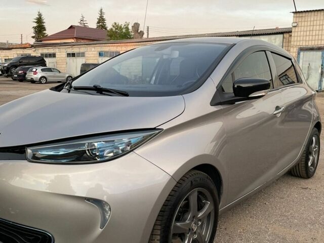 Серый Рено Зое, объемом двигателя 0 л и пробегом 129 тыс. км за 5800 $, фото 1 на Automoto.ua