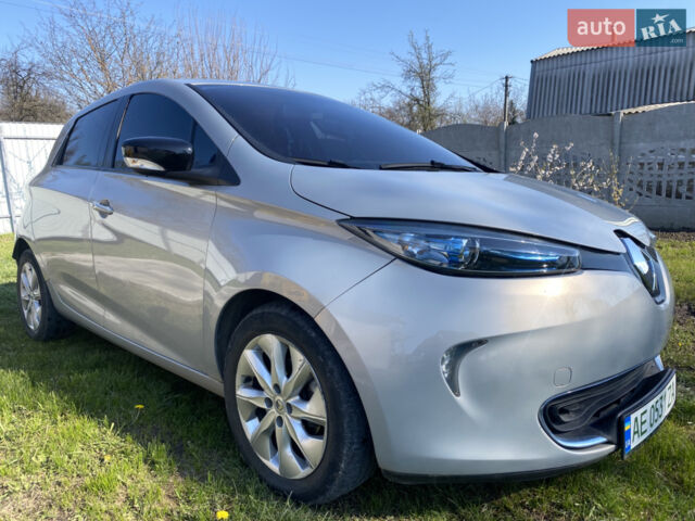 Серый Рено Зое, объемом двигателя 0 л и пробегом 185 тыс. км за 7000 $, фото 1 на Automoto.ua
