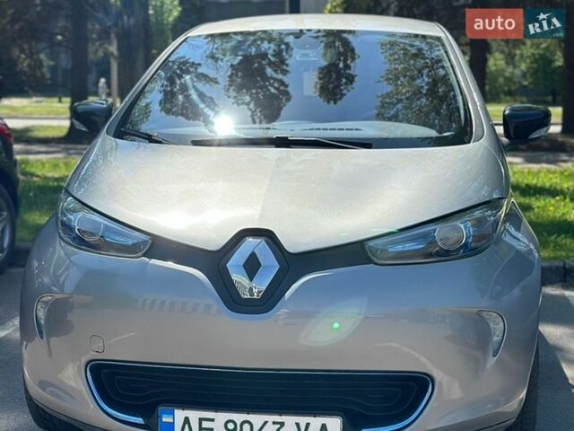 Серый Рено Зое, объемом двигателя 0 л и пробегом 81 тыс. км за 6500 $, фото 1 на Automoto.ua