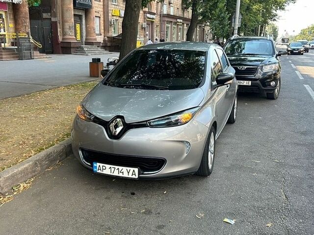 Серый Рено Зое, объемом двигателя 0 л и пробегом 118 тыс. км за 7300 $, фото 1 на Automoto.ua