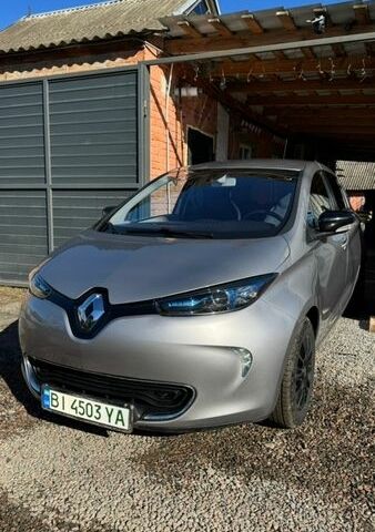 Серый Рено Зое, объемом двигателя 0 л и пробегом 102 тыс. км за 8200 $, фото 1 на Automoto.ua