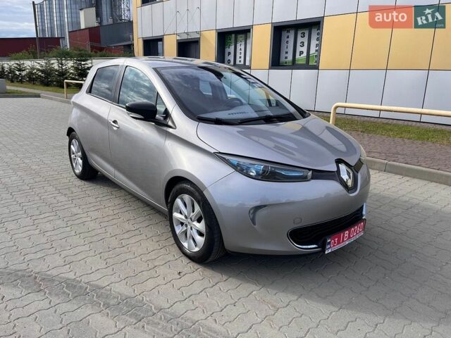 Серый Рено Зое, объемом двигателя 0 л и пробегом 131 тыс. км за 6699 $, фото 1 на Automoto.ua
