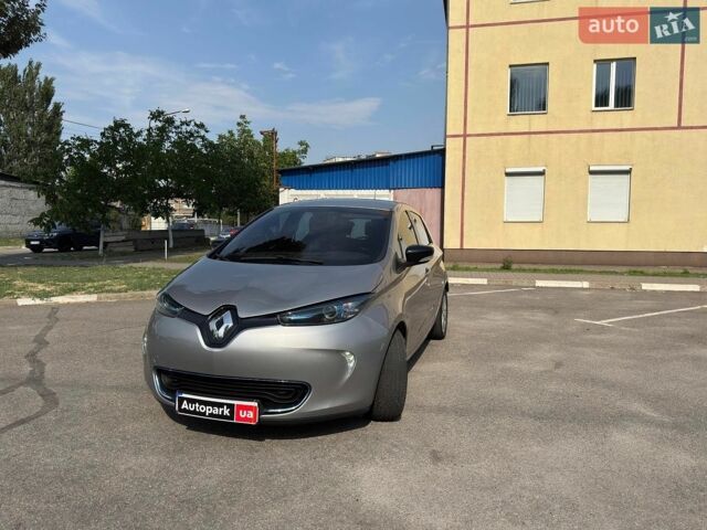 Серый Рено Зое, объемом двигателя 0 л и пробегом 118 тыс. км за 6500 $, фото 1 на Automoto.ua