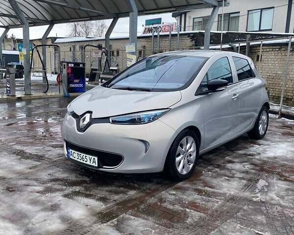 Серый Рено Зое, объемом двигателя 0 л и пробегом 112 тыс. км за 6500 $, фото 1 на Automoto.ua