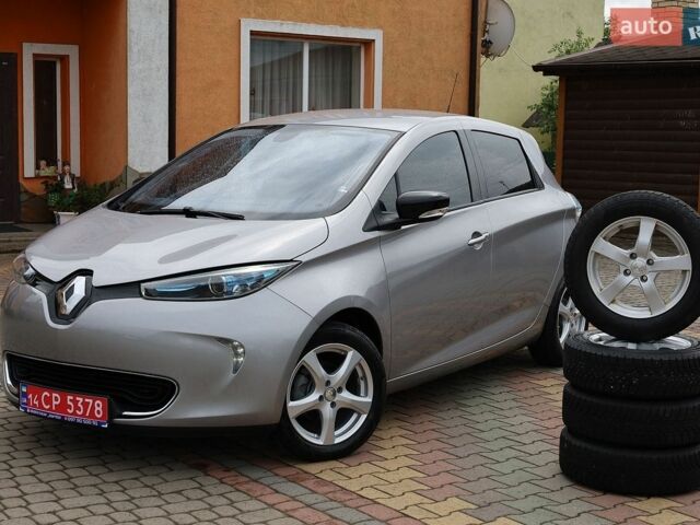 Серый Рено Зое, объемом двигателя 0 л и пробегом 64 тыс. км за 7888 $, фото 1 на Automoto.ua
