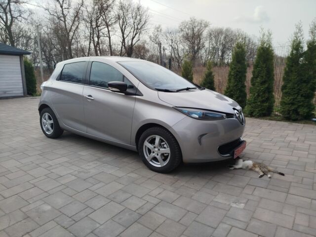 Серый Рено Зое, объемом двигателя 0 л и пробегом 108 тыс. км за 6600 $, фото 1 на Automoto.ua