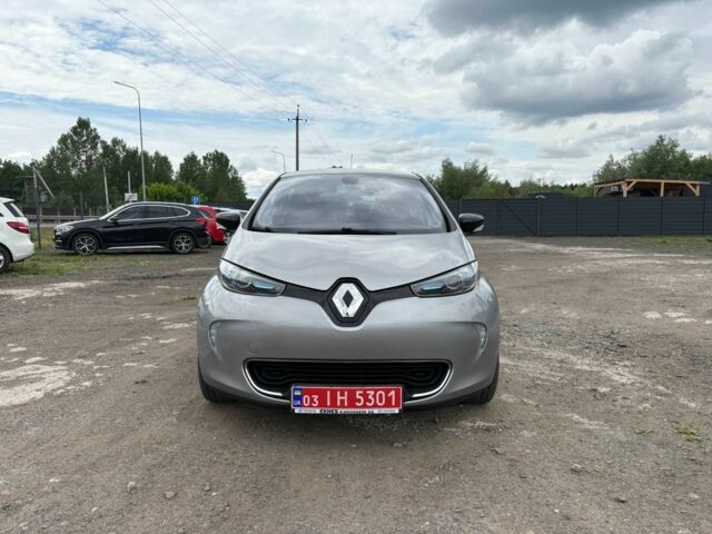 Серый Рено Зое, объемом двигателя 0 л и пробегом 121 тыс. км за 6900 $, фото 1 на Automoto.ua