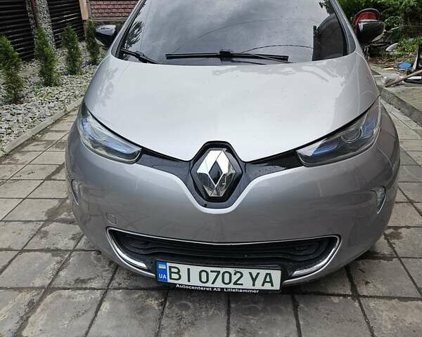Серый Рено Зое, объемом двигателя 0 л и пробегом 74 тыс. км за 8000 $, фото 1 на Automoto.ua