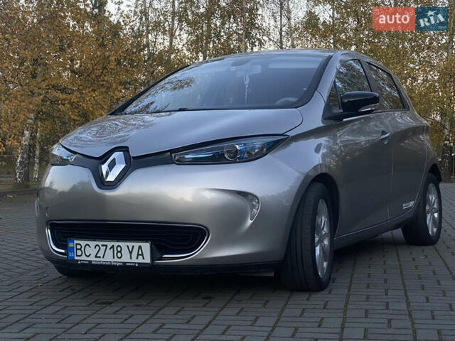 Серый Рено Зое, объемом двигателя 0 л и пробегом 90 тыс. км за 6390 $, фото 1 на Automoto.ua
