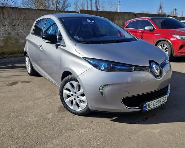 Серый Рено Зое, объемом двигателя 0 л и пробегом 124 тыс. км за 5700 $, фото 1 на Automoto.ua