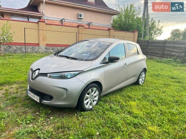 Серый Рено Зое, объемом двигателя 0 л и пробегом 132 тыс. км за 7000 $, фото 1 на Automoto.ua