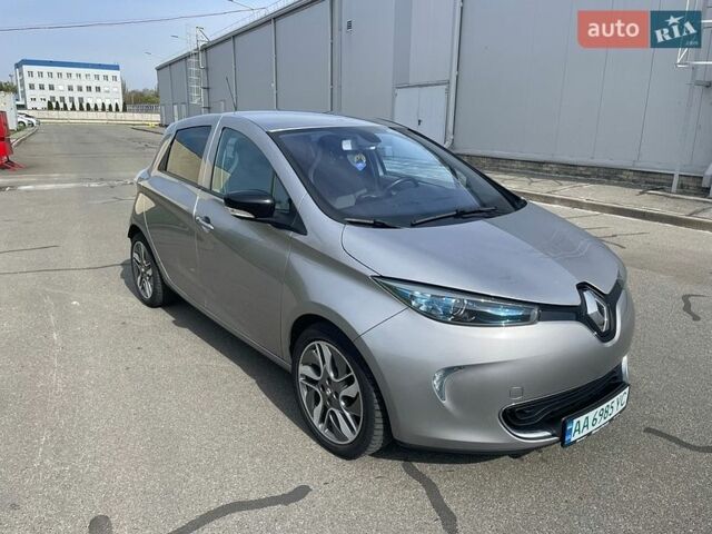 Серый Рено Зое, объемом двигателя 0 л и пробегом 137 тыс. км за 7000 $, фото 1 на Automoto.ua