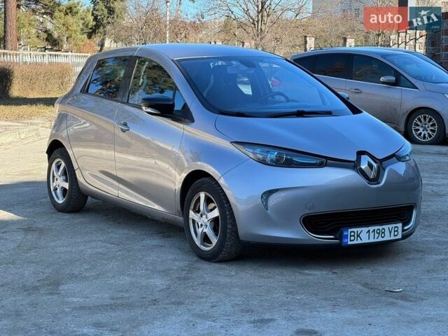 Серый Рено Зое, объемом двигателя 0 л и пробегом 111 тыс. км за 6300 $, фото 1 на Automoto.ua
