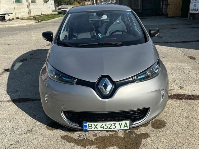 Серый Рено Зое, объемом двигателя 0 л и пробегом 160 тыс. км за 6800 $, фото 1 на Automoto.ua
