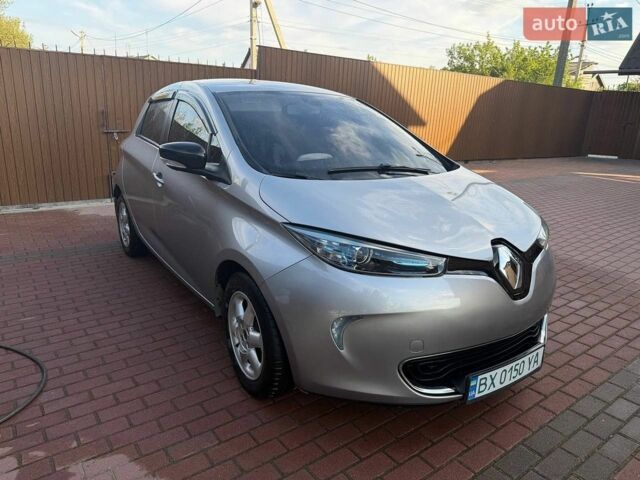 Серый Рено Зое, объемом двигателя 0 л и пробегом 137 тыс. км за 6500 $, фото 1 на Automoto.ua