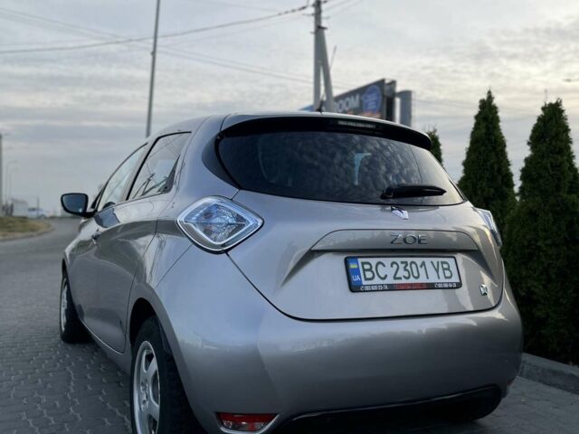 Серый Рено Зое, объемом двигателя 0 л и пробегом 111 тыс. км за 6900 $, фото 1 на Automoto.ua