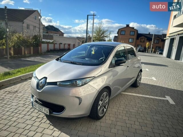 Серый Рено Зое, объемом двигателя 0 л и пробегом 135 тыс. км за 7500 $, фото 1 на Automoto.ua