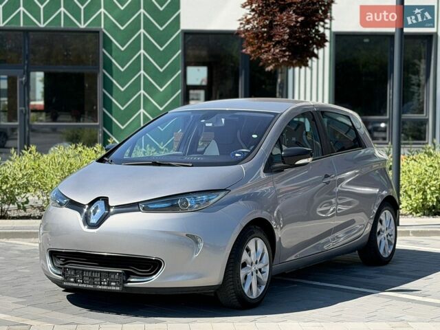 Серый Рено Зое, объемом двигателя 0 л и пробегом 81 тыс. км за 7500 $, фото 1 на Automoto.ua