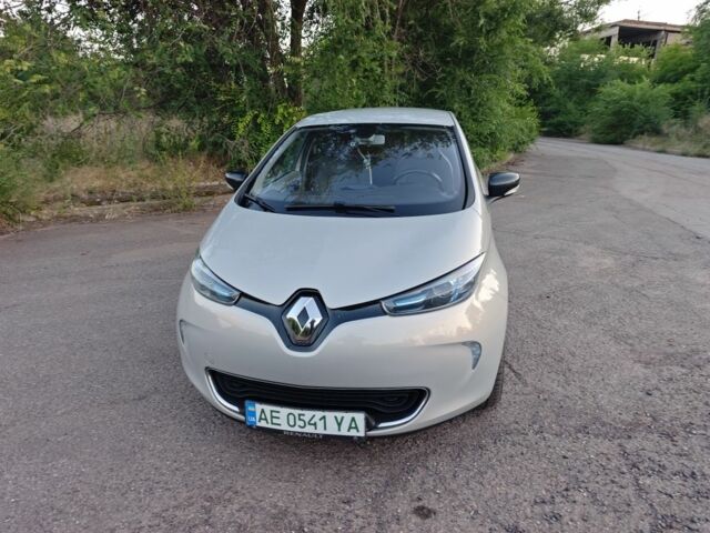 Серый Рено Зое, объемом двигателя 0 л и пробегом 150 тыс. км за 7400 $, фото 1 на Automoto.ua