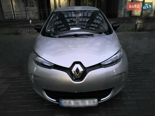 Серый Рено Зое, объемом двигателя 0 л и пробегом 137 тыс. км за 6800 $, фото 1 на Automoto.ua
