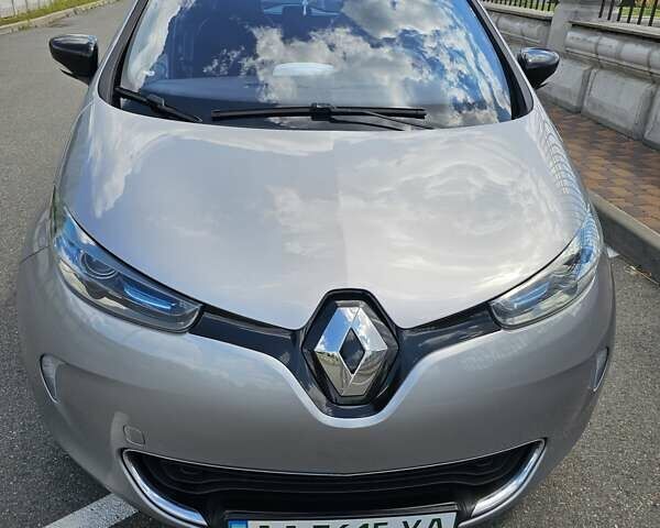 Серый Рено Зое, объемом двигателя 0 л и пробегом 135 тыс. км за 6300 $, фото 1 на Automoto.ua