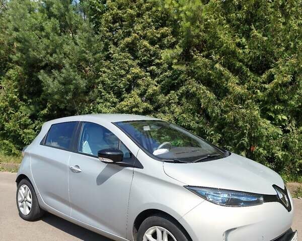 Серый Рено Зое, объемом двигателя 0 л и пробегом 69 тыс. км за 7700 $, фото 1 на Automoto.ua