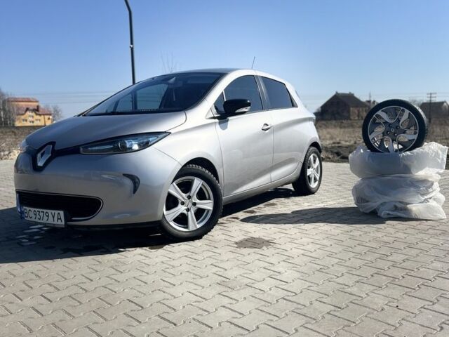 Серый Рено Зое, объемом двигателя 0 л и пробегом 116 тыс. км за 6700 $, фото 1 на Automoto.ua