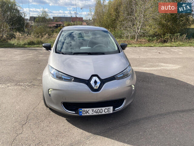 Серый Рено Зое, объемом двигателя 0 л и пробегом 127 тыс. км за 6900 $, фото 1 на Automoto.ua