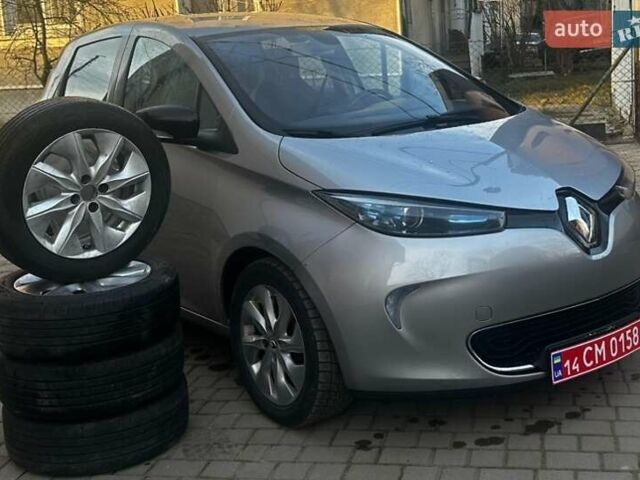 Серый Рено Зое, объемом двигателя 0 л и пробегом 169 тыс. км за 6900 $, фото 1 на Automoto.ua