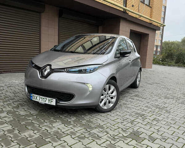 Серый Рено Зое, объемом двигателя 0 л и пробегом 85 тыс. км за 7850 $, фото 1 на Automoto.ua