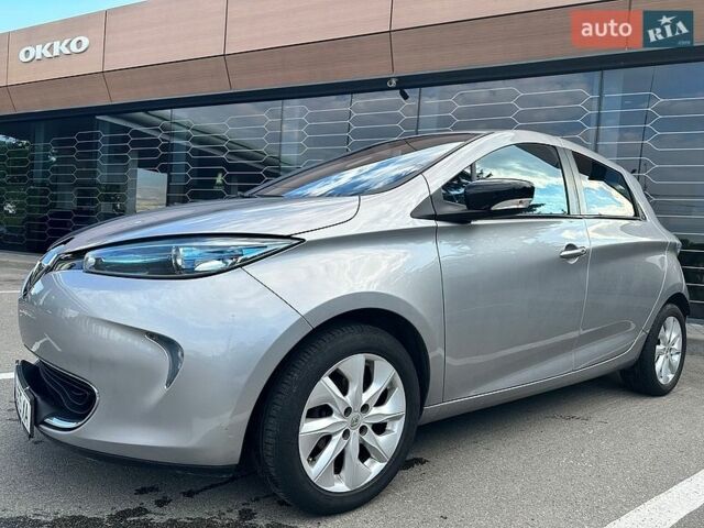 Серый Рено Зое, объемом двигателя 0 л и пробегом 72 тыс. км за 6800 $, фото 1 на Automoto.ua