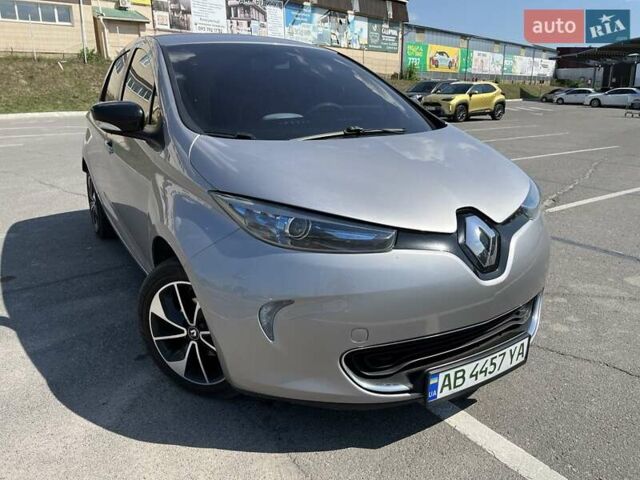 Серый Рено Зое, объемом двигателя 0 л и пробегом 115 тыс. км за 12763 $, фото 1 на Automoto.ua