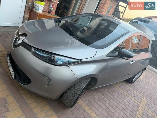 Серый Рено Зое, объемом двигателя 0 л и пробегом 160 тыс. км за 6000 $, фото 1 на Automoto.ua