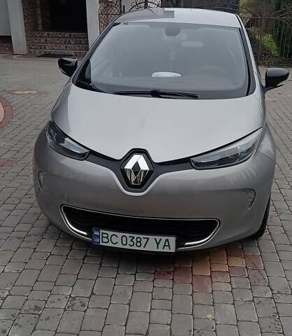 Серый Рено Зое, объемом двигателя 0 л и пробегом 125 тыс. км за 6400 $, фото 1 на Automoto.ua