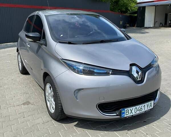 Серый Рено Зое, объемом двигателя 0 л и пробегом 131 тыс. км за 7100 $, фото 1 на Automoto.ua