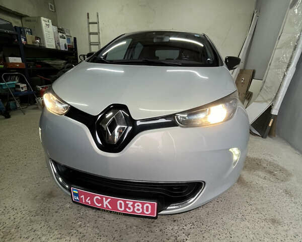 Сірий Рено Зое, об'ємом двигуна 0 л та пробігом 142 тис. км за 5950 $, фото 1 на Automoto.ua