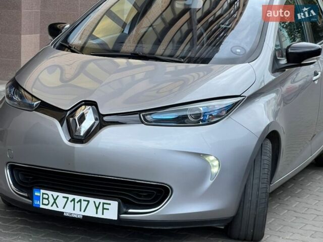 Серый Рено Зое, объемом двигателя 0 л и пробегом 87 тыс. км за 7750 $, фото 1 на Automoto.ua