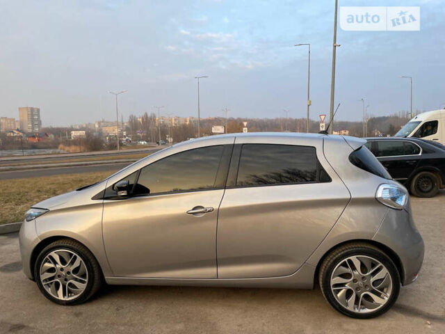 Серый Рено Зое, объемом двигателя 0 л и пробегом 125 тыс. км за 6800 $, фото 1 на Automoto.ua