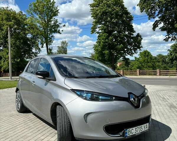 Серый Рено Зое, объемом двигателя 0 л и пробегом 94 тыс. км за 8300 $, фото 1 на Automoto.ua
