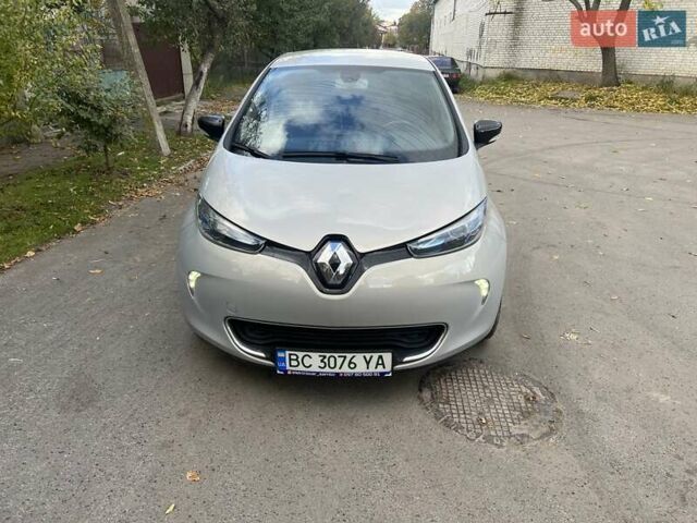 Серый Рено Зое, объемом двигателя 0 л и пробегом 75 тыс. км за 8100 $, фото 1 на Automoto.ua