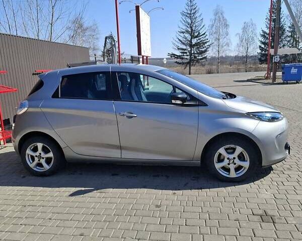 Серый Рено Зое, объемом двигателя 0 л и пробегом 92 тыс. км за 8399 $, фото 1 на Automoto.ua