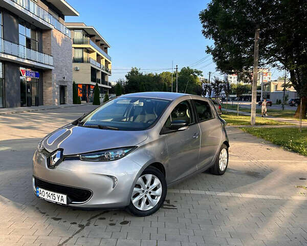 Серый Рено Зое, объемом двигателя 0 л и пробегом 125 тыс. км за 7500 $, фото 1 на Automoto.ua
