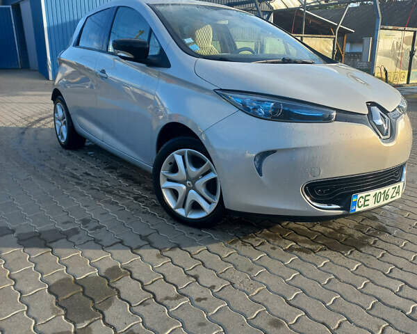 Серый Рено Зое, объемом двигателя 0 л и пробегом 105 тыс. км за 7500 $, фото 1 на Automoto.ua