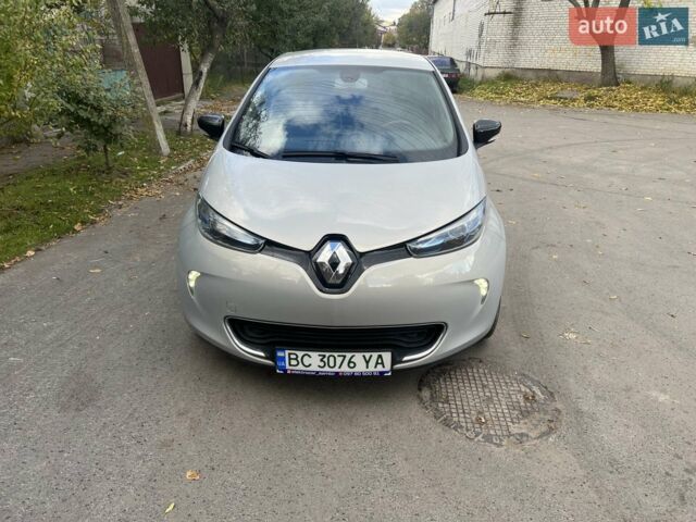 Серый Рено Зое, объемом двигателя 0 л и пробегом 75 тыс. км за 7700 $, фото 1 на Automoto.ua