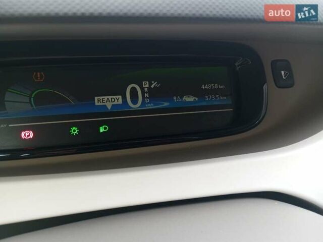 Серый Рено Зое, объемом двигателя 0 л и пробегом 44 тыс. км за 6500 $, фото 1 на Automoto.ua