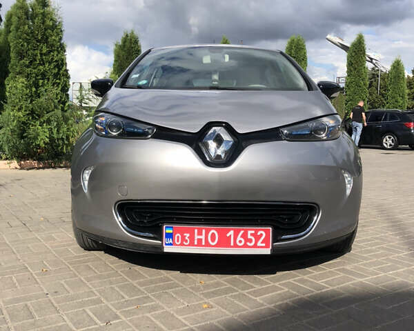 Серый Рено Зое, объемом двигателя 0 л и пробегом 81 тыс. км за 6999 $, фото 1 на Automoto.ua