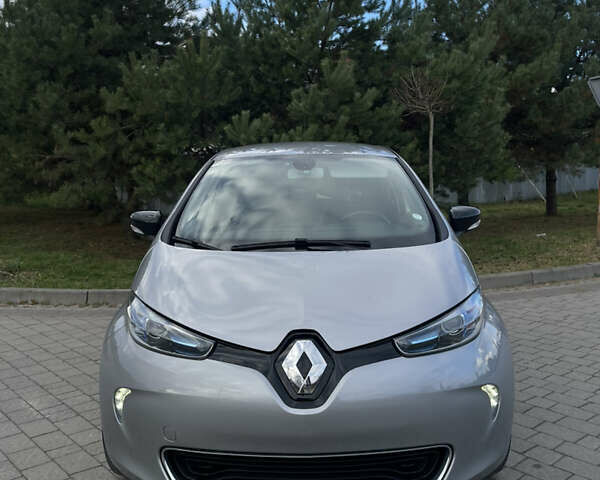 Серый Рено Зое, объемом двигателя 0 л и пробегом 42 тыс. км за 8100 $, фото 1 на Automoto.ua